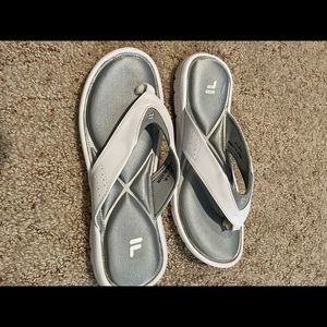 Fila flip flops in white with silver in size 11 women’s with comfy padded sole.